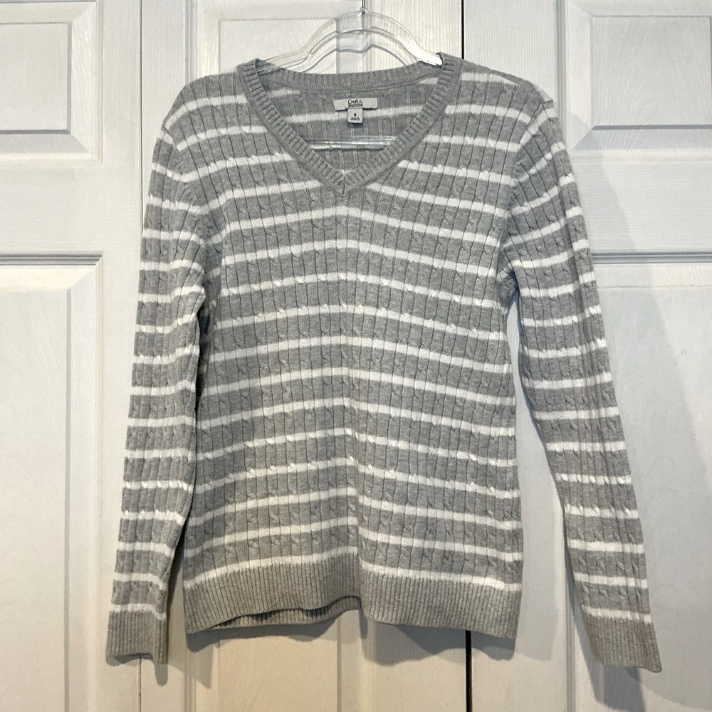 🩷 Croft & Barrow Gray and White Striped V-Neck Sweater - Medium EUC (01128)